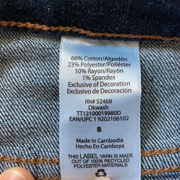 TIME AND TRU High Rise Button Fly Distressed blue jean shorts. Size 8 - Picture 4 of 7